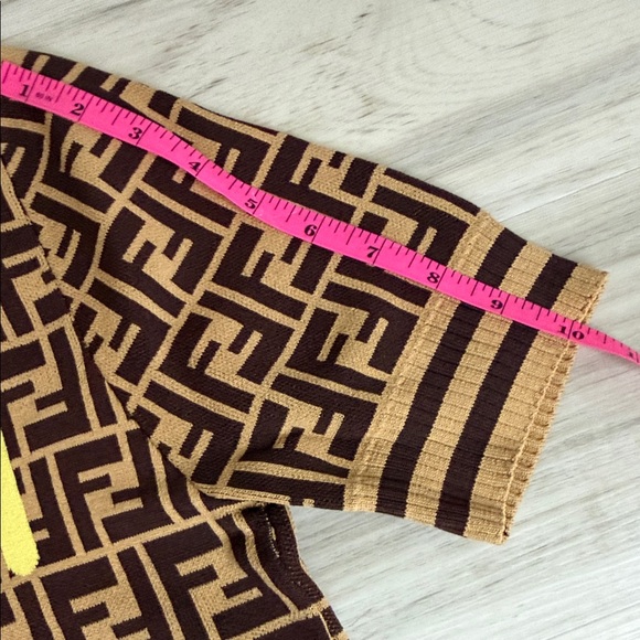 Fendi Authentic Brown and Yellow Logo Crewneck Sweater Women’s size 36 - Picture 14 of 15
